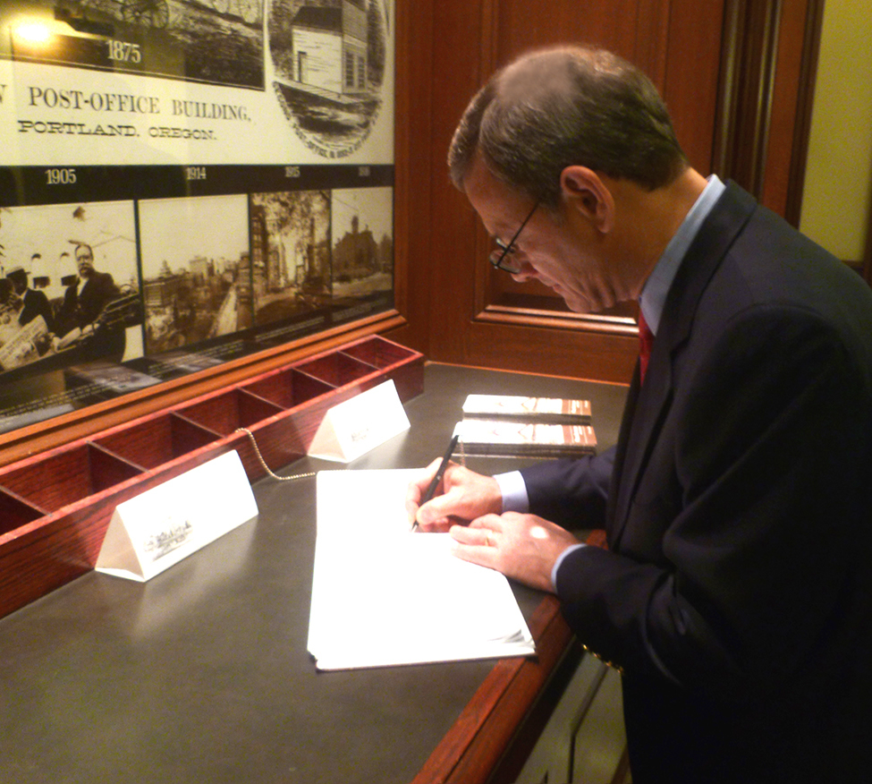 Justice Roberts signing the guestbook at The Pioneer Courthouse 
